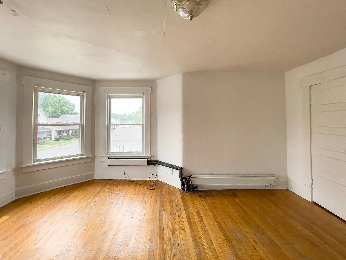 Space, Comfort & LocationMinutes from Ball State — Photo 4