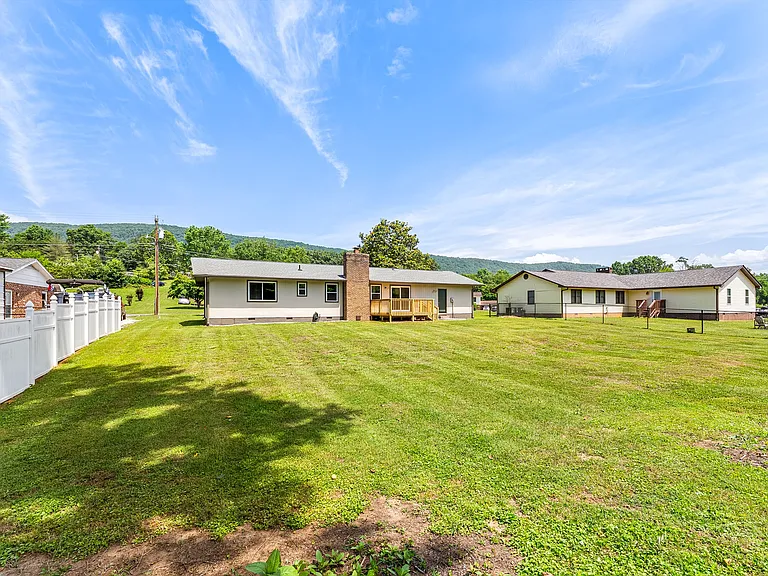 105 Meadowlark Dr — Photo 30