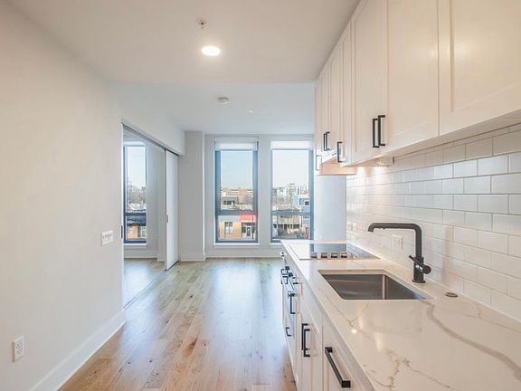 4th image of 1211 Van St SE