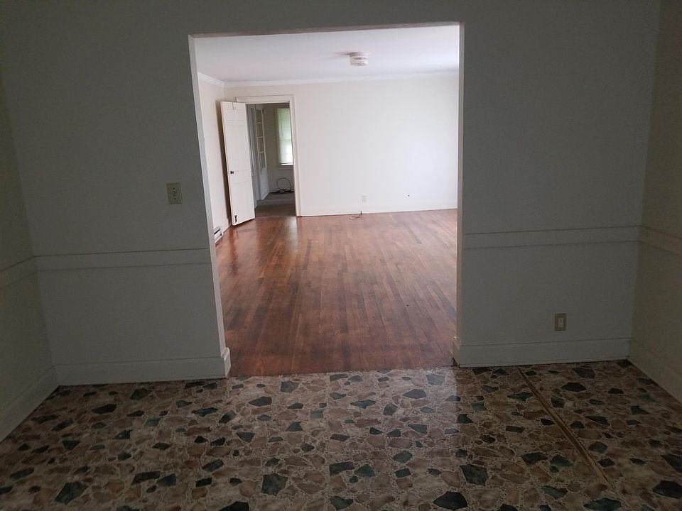 2nd image of 842 & 844 Cumberland Dr