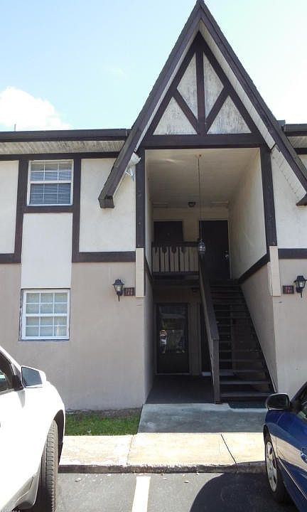 1st image of 189 Cambridge Ln #189