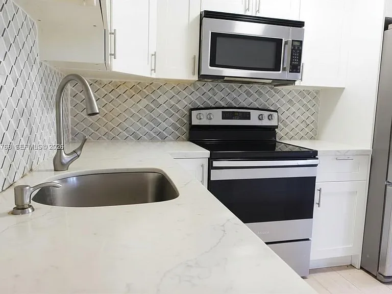 850 SW 133rd Ter #105B — Photo 4