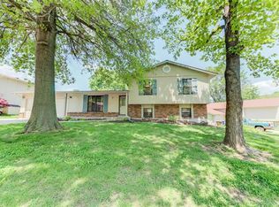 16 Pinehurst Ct, Saint Peters, MO