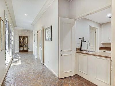5th image of 16444 Ashbourne Dr