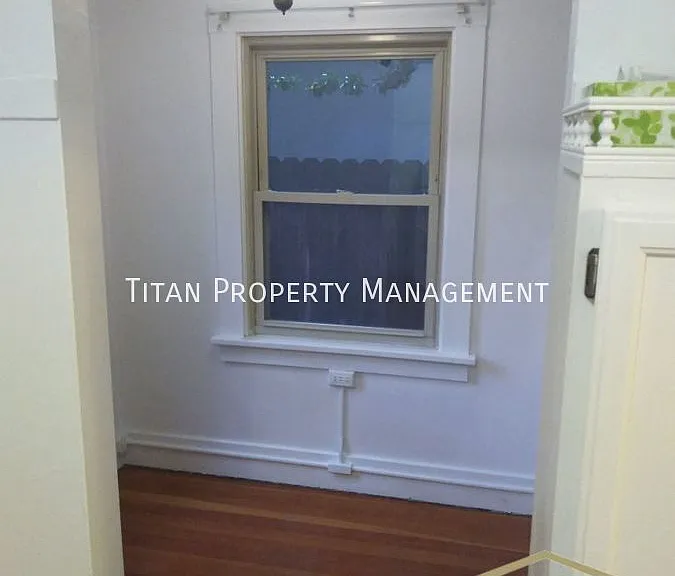 714 27th St #2 — Photo 2
