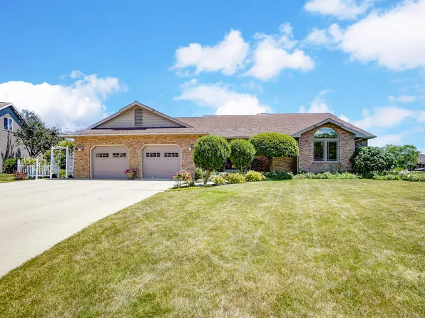 1202 Yorkshire Ct, Celina, OH 45822