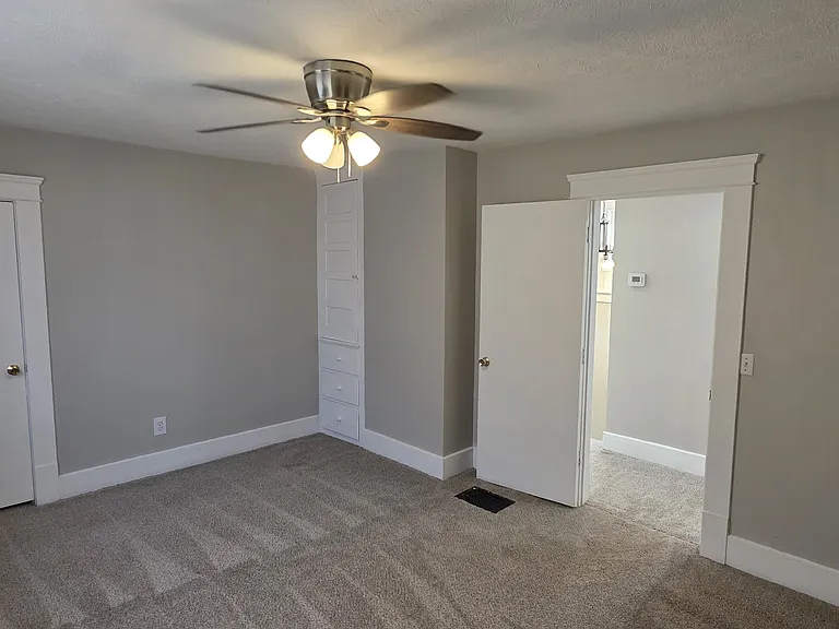 1225 W Osborne St — Photo 12