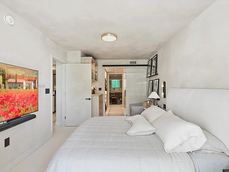 9521 E Bay Harbor Dr #705 — Photo 31