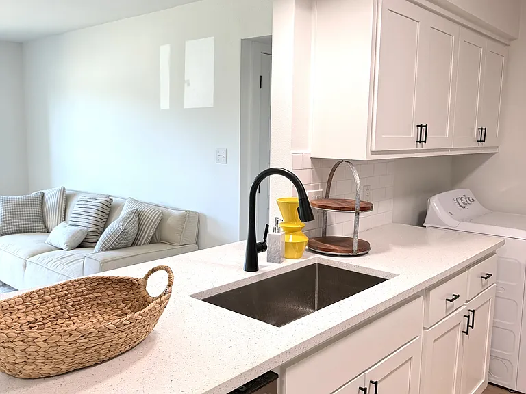 1120 W Cato Springs Rd — Photo 13