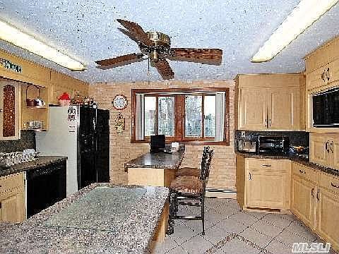 2nd image of 240 Roosevelt Ave