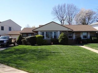 2 Roger Rd, Edison, NJ 08817