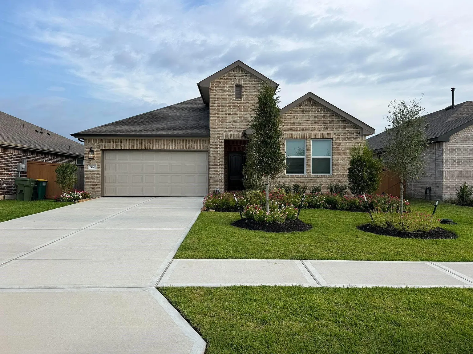 4 bed, 3.0 bath, 2121 sqft, $2,600 — Photo 3