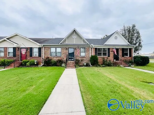 318 College St NW, Hartselle, AL 35640