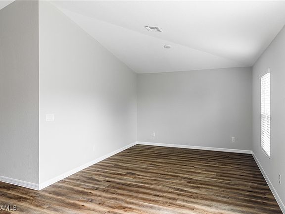 5th image of 515 NW 10th Ter