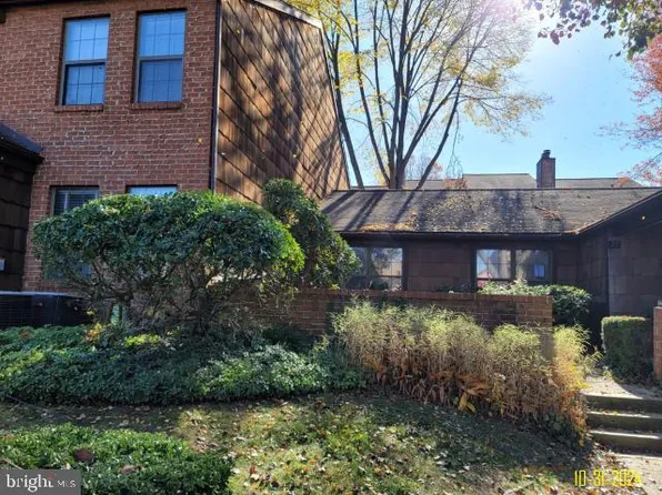 22 Hopkinson Ct #160, Wayne, PA 19087