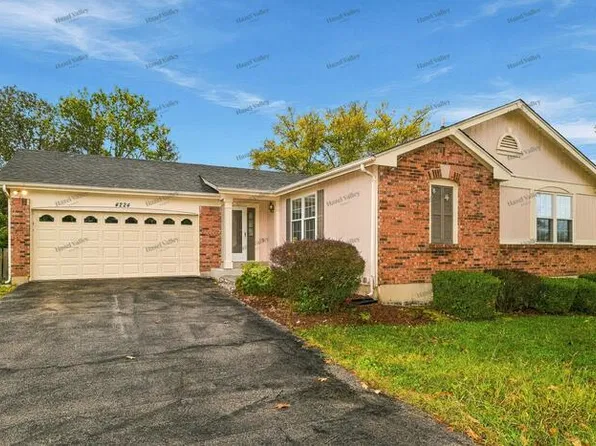 4224 River Oaks Dr, Florissant, MO 63034