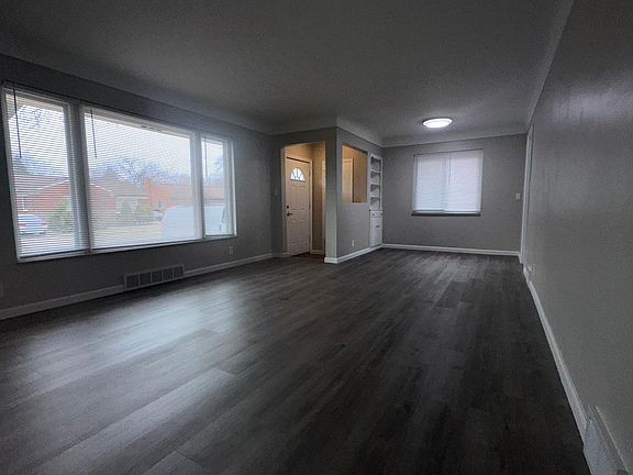 3rd image of 23111 Sussex Ave