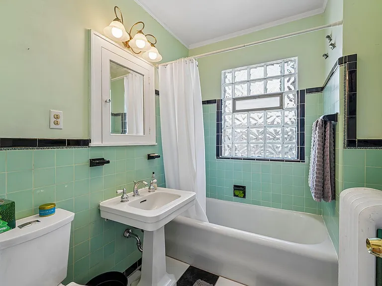 1771 James Ave S #1 — Photo 20