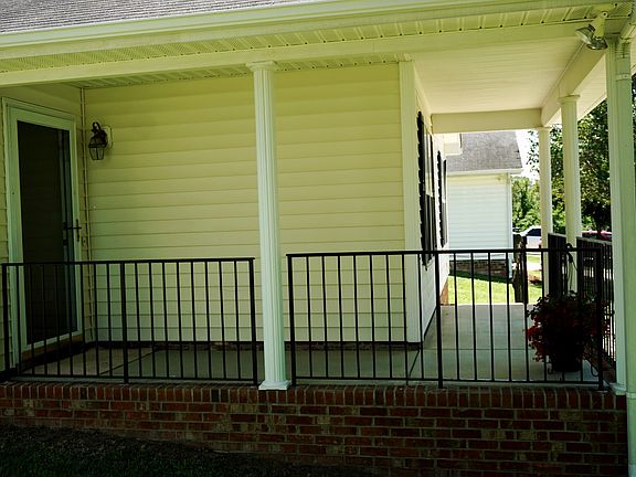 3rd image of 34 Yorkfield Ct