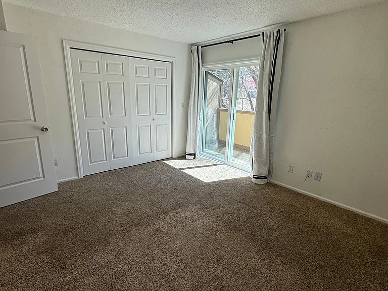 387 S 9th St — Photo 15