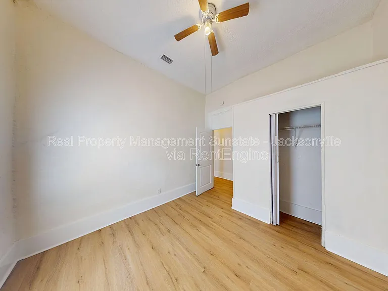 2324 Moncrief Rd — Photo 7
