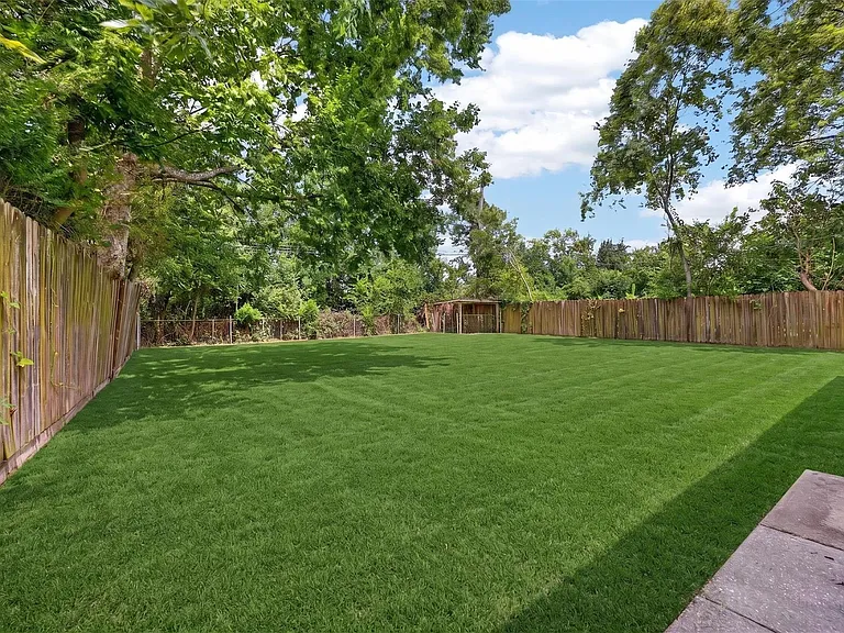 9211 Clearway Dr — Photo 30