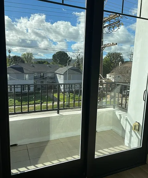 12301 Magnolia Blvd — Photo 11