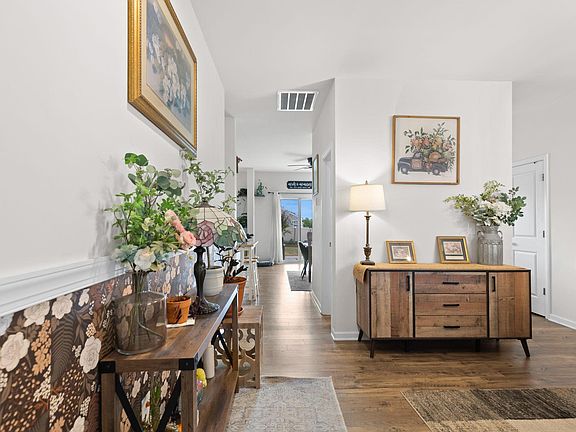 5th image of 8 Garden Hill Rd