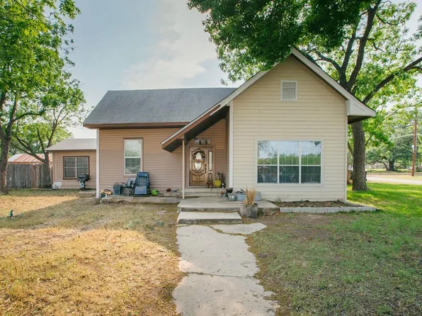 205 S San Antonio St, Sabinal, TX 78881
