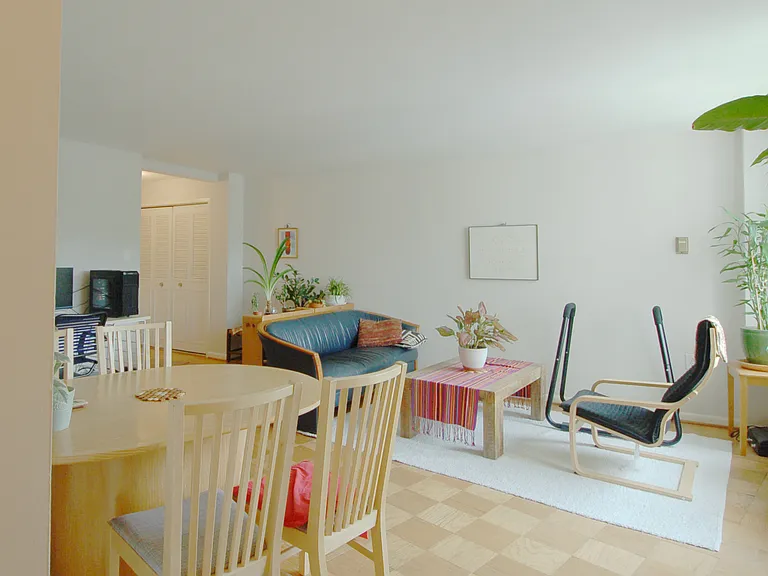 10201 Grosvenor Pl #828 — Photo 4