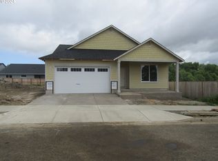 890 E Wilson St, Carlton, OR 97111