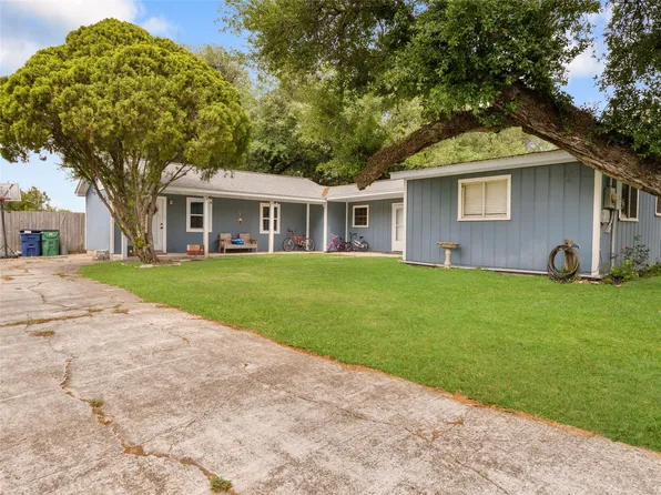 2703 Duncan Dr, Oyster Creek, TX 77541