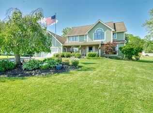 168 Red Hickory Dr, Rochester, NY 14626