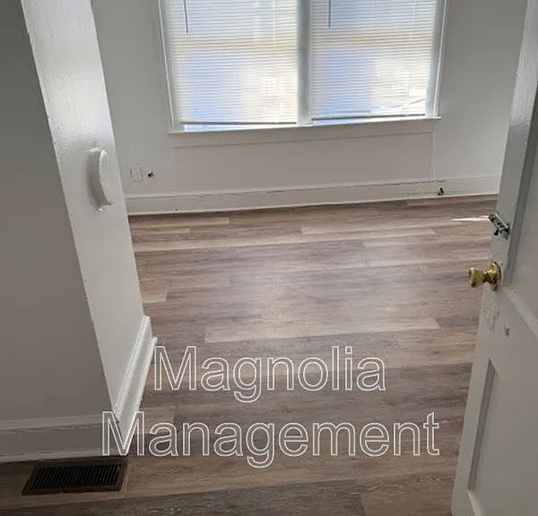 1436 Perry Ave — Photo 3
