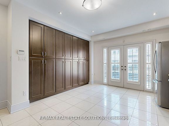 5th image of 30 Mallingham Ct