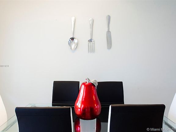 3rd image of 18815 Atlantic Blvd #2