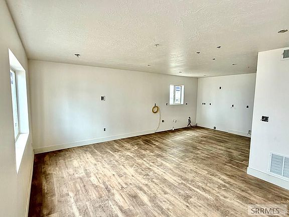 4th image of 35 Pioneer Rd