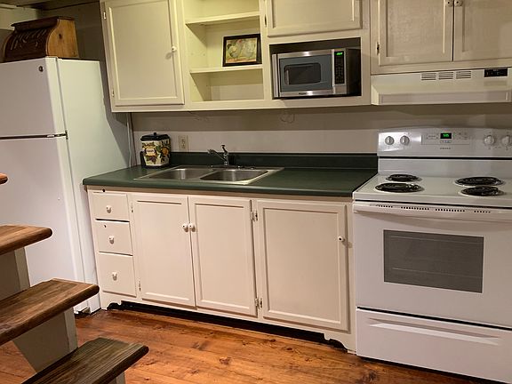 2nd image of 10907 Fairview Ln
