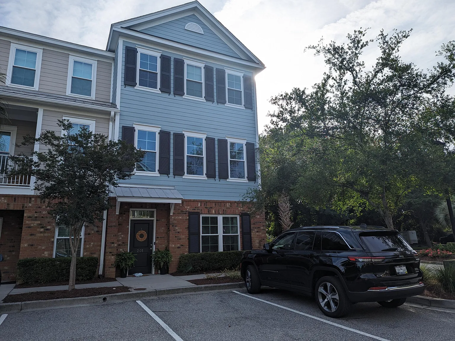 4 bed, 3.5 bath, 2580 sqft, $4,699 — Photo 1