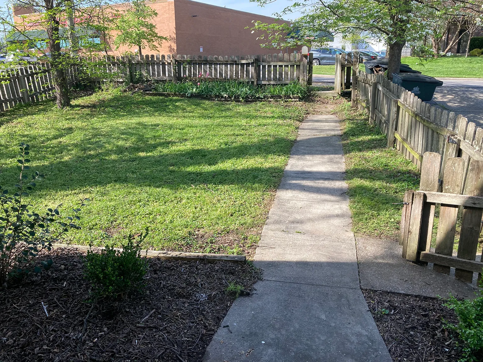 3 bed, 1200 sqft, $2,100 — Photo 2