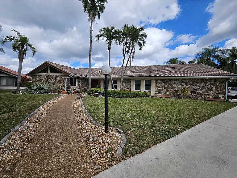 197 NW 113th Way — Photo 7