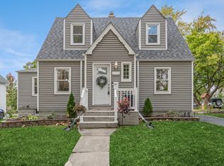 210 N Warwick Ave, Westmont, IL 60559