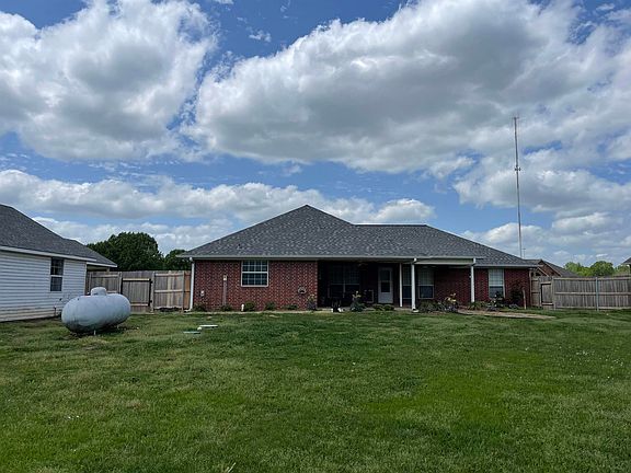 4th image of 10 Hunnington Dr