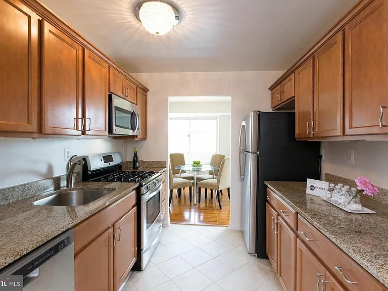 2500 N Van Dorn St #1028 — Photo 9