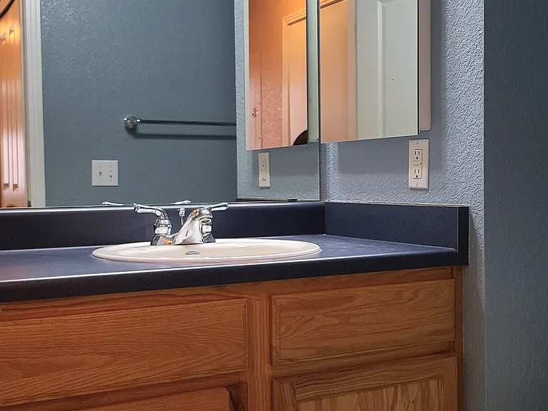 180 Poplar St #L — Photo 14