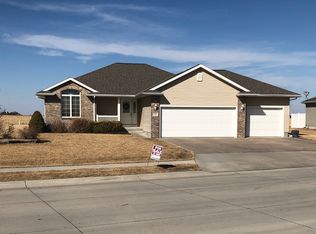 306 E Plum St, Doniphan, NE 68832