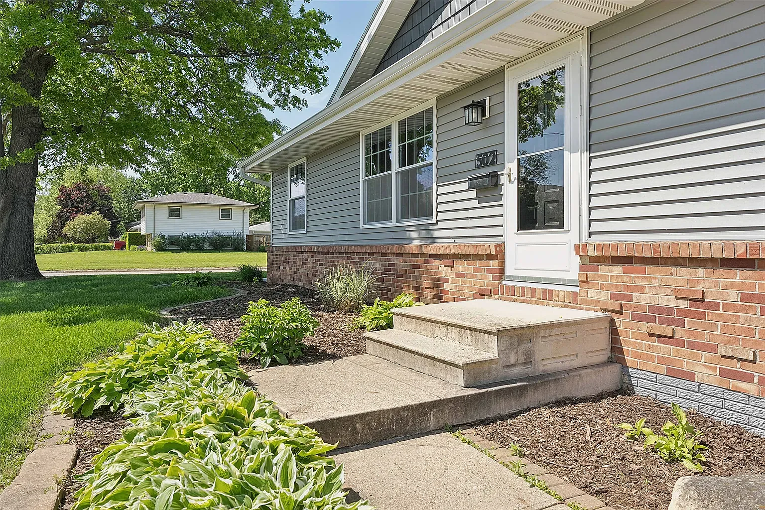 3 bed, 881 sqft, $1,900 — Photo 3