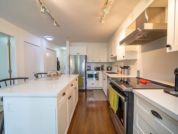 4th image of 500 Royal Ave #215