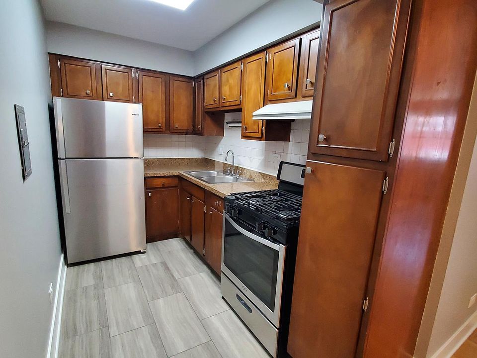 1st image of 454 W Aldine Ave #525