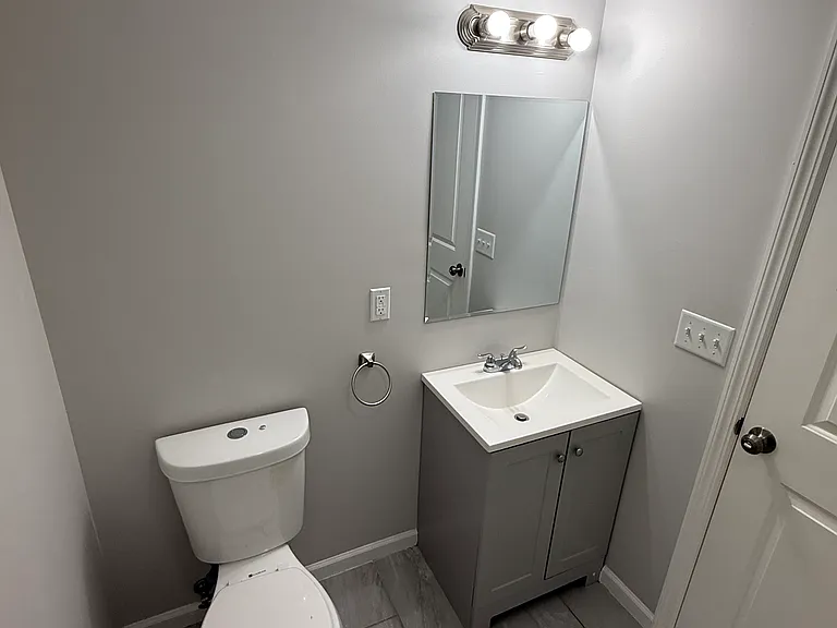 388-390 S 6th St #5 — Photo 7